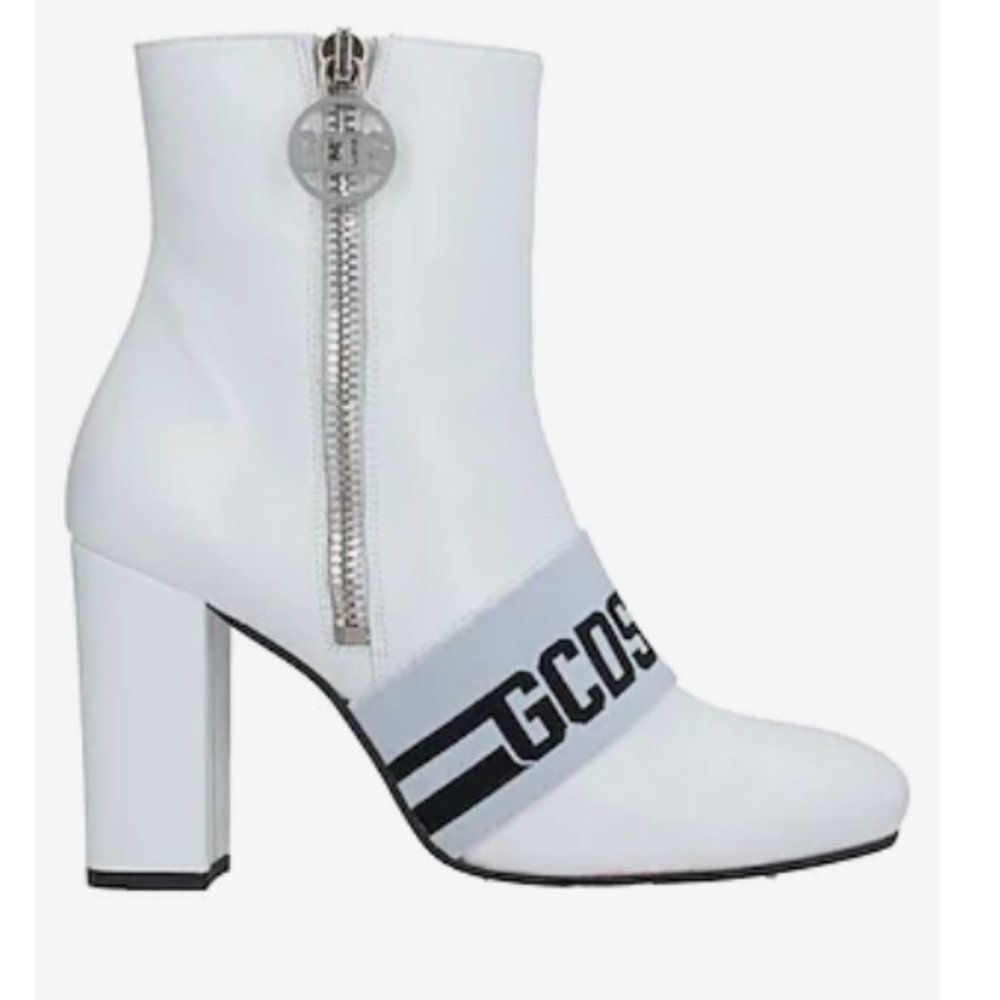 GCDS white Leather Ankle Boots with original box